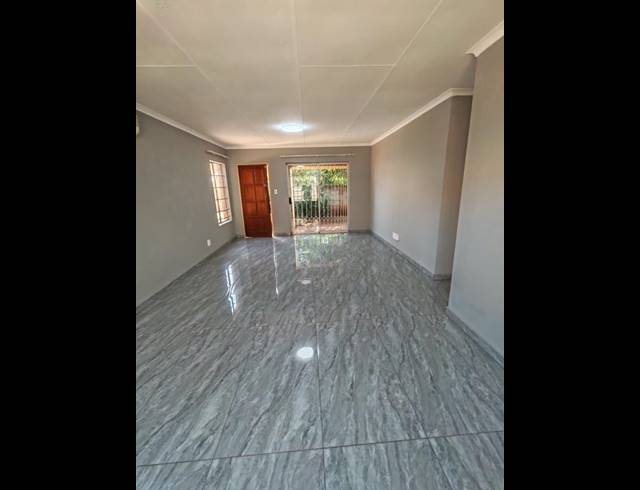 3 BEDROOM TOWNHOUSE FOR SALE IN DORANDIA